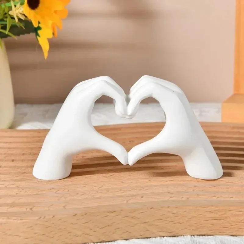 Statua a Forma di Cuore con Ma - Desk Setup Shelf recensione e prezzo