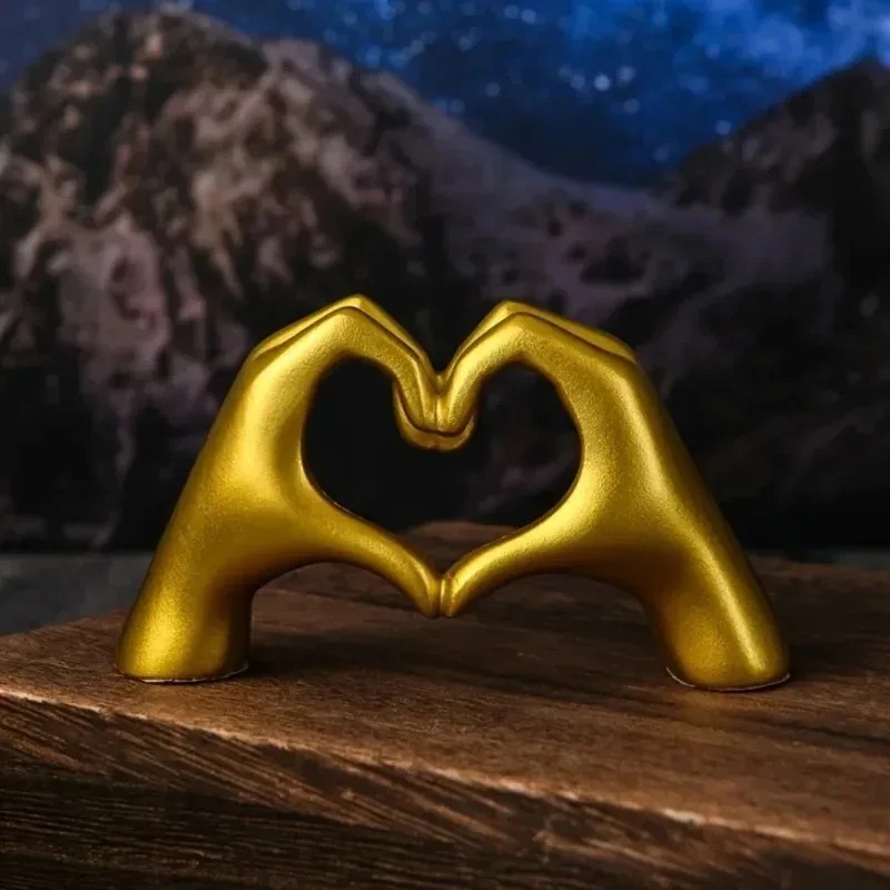 Statua a Forma di Cuore con Ma - Desk Setup Shelf recensione e prezzo